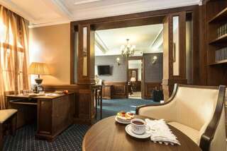 Гостиница Отель Aglaya Hotel & Courtyard  Санкт-Петербург Classic suite-2